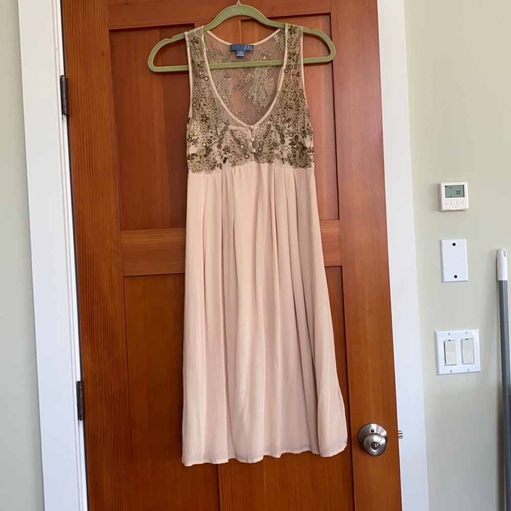Anthropologie dress. Lovely detailing. Size 6